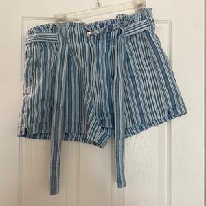 Belted American Eagle shorts